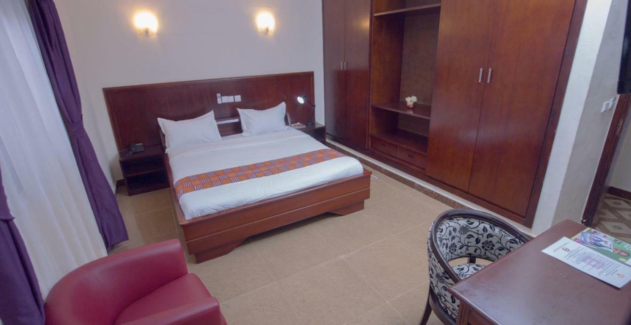 Hotel La Rose Blanche Korhogo Exterior photo